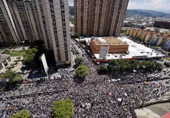 Aerial photo of the "great protest" called by María Corina Machado in Caracas; the truck carrying her can be seen at the intersection of two avenues, Caracas, Venezuela, August 17, 2024. Photo: X/@JanusNoticias.