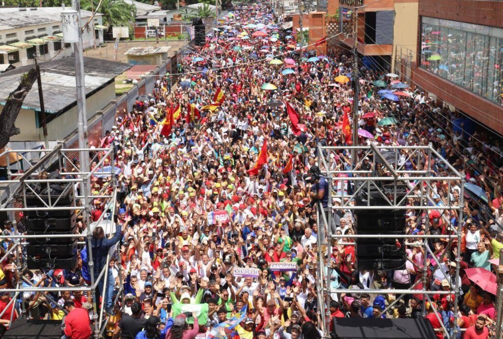 Chavistas held a massive demonstration in Caracas, August 18, 2024. Photo: X/@venanalysis.