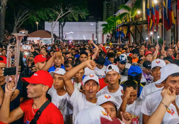 People in Caracas, Venezuela cheer on Nicolás Maduro's speech on victory night outside Miraflores palace. Photo: Zoe Alexandra/People’s Dispatch