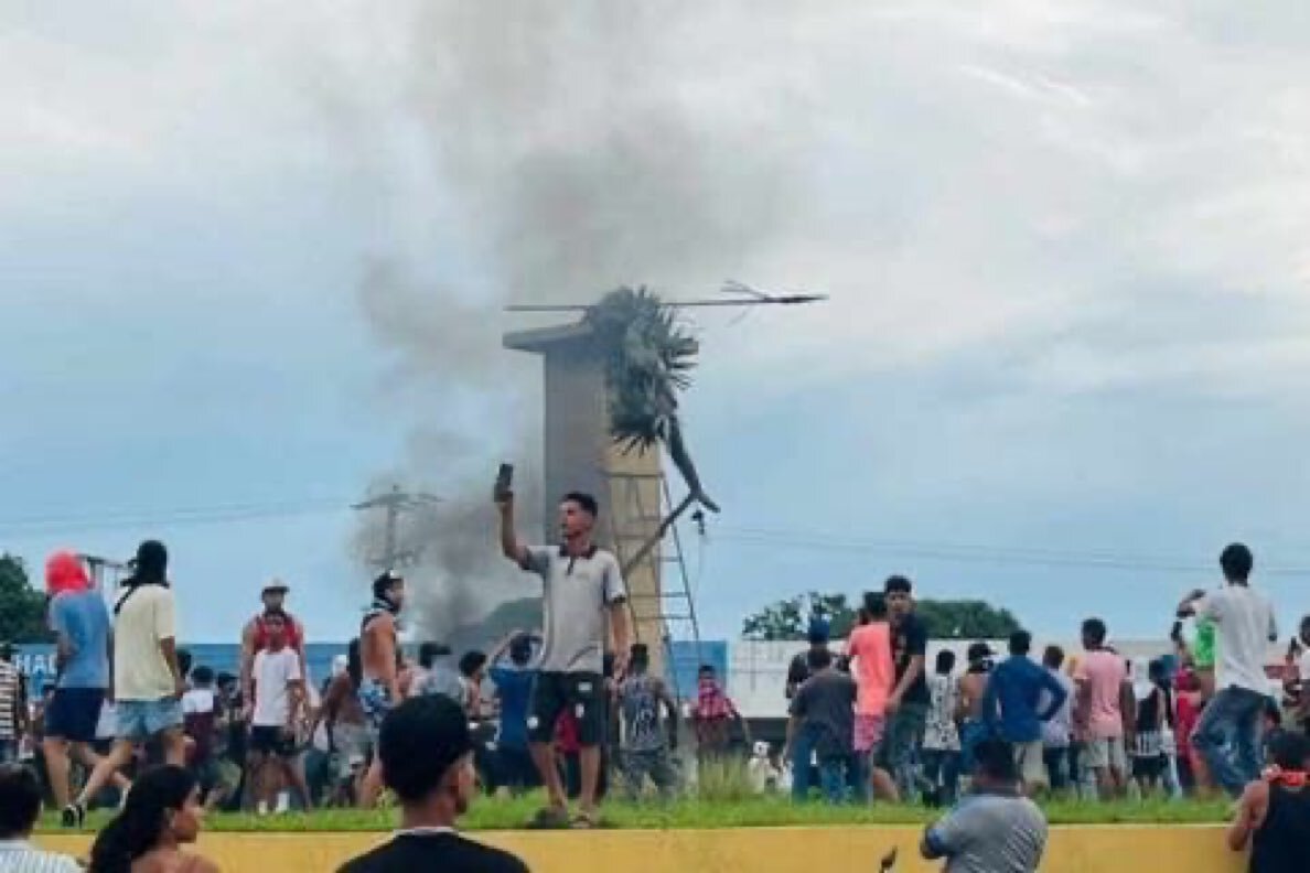 Indio Coromoto statue torn down by far-right mobs in Guanare, Portuguesa state. Photo: social media.