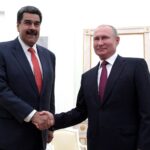 Venezuelan President Nicolás Maduro (left) and Russian President Vladimir Putin (right) shake hands during their meeting in Moscow, Russia, September 27, 2019. Photo: Anadolu Agency.