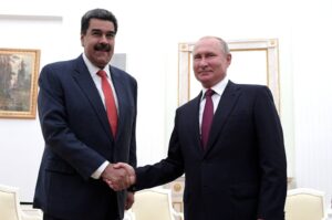Venezuelan President Nicolás Maduro (left) and Russian President Vladimir Putin (right) shake hands during their meeting in Moscow, Russia, September 27, 2019. Photo: Anadolu Agency.