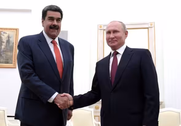 Venezuelan President Nicolás Maduro (left) and Russian President Vladimir Putin (right) shake hands during their meeting in Moscow, Russia, September 27, 2019. Photo: Anadolu Agency.