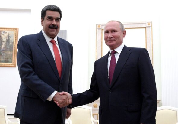 Venezuelan President Nicolás Maduro (left) and Russian President Vladimir Putin (right) shake hands during their meeting in Moscow, Russia, September 27, 2019. Photo: Anadolu Agency.