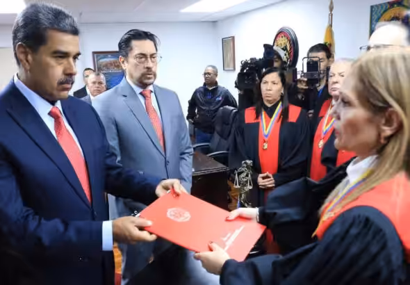 Venezuelan President Nicolás Maduro submits electoral result review petition before the Electoral Chamber of the Supreme Court of Justice. Photo: Presidential Press.