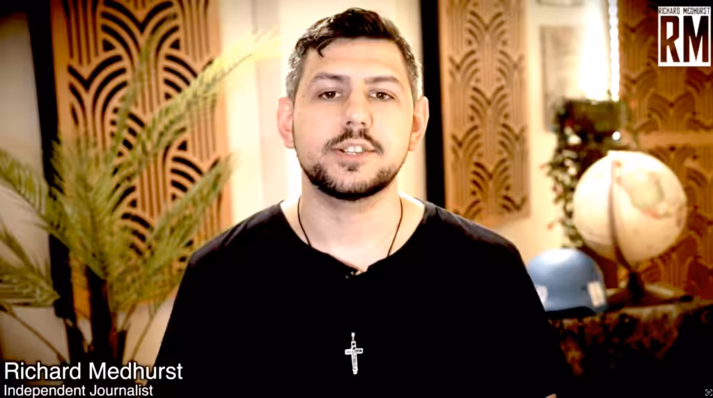 British journalist Richard Medhurst in a screenshot from the video where he describes his ordeal after being arrested by the British police on terrorism charges. Photo: X/@richimedhurst.