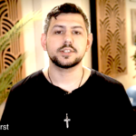 British journalist Richard Medhurst in a screenshot from the video where he describes his ordeal after being arrested by the British police on terrorism charges. Photo: X/@richimedhurst.