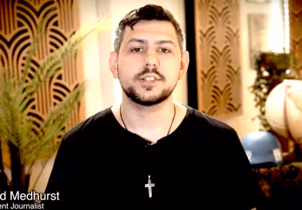 British journalist Richard Medhurst in a screenshot from the video where he describes his ordeal after being arrested by the British police on terrorism charges. Photo: X/@richimedhurst.