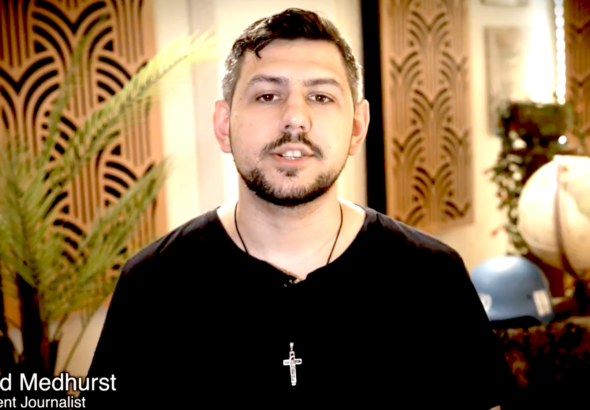 British journalist Richard Medhurst in a screenshot from the video where he describes his ordeal after being arrested by the British police on terrorism charges. Photo: X/@richimedhurst.