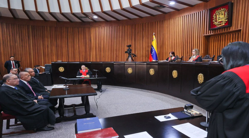 Former Venezuelan presidential candidate and head of the Un Nuevo Tiempo political party, Manuel Rosales, presents himself before the Venezuelan Supreme Court on Wednesday, August 7, 2024. Photo: Prensa Latina.
