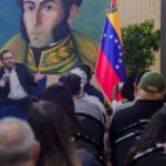 Foreign affairs minister of Venezuela, Yván Gil, in a meeting with international observers for the upcoming National Popular Consultation. Photo: Globovisión.
