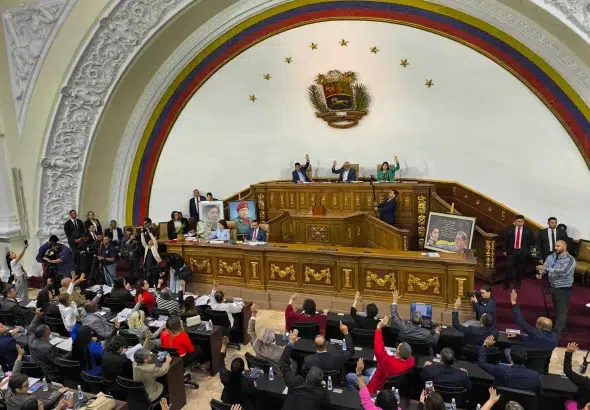 Voting session on the main floor of the Venezuelan National Assembly. Photo: RedRadioVE.