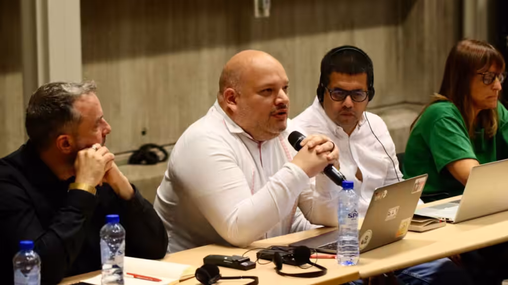 Carlos Ron speaks in Brussels. Photo: Zoe Alexandra.