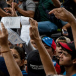 Opposition supporters in a demonstration holding their alleged voting records. Photo: Efecto Cocuyo.