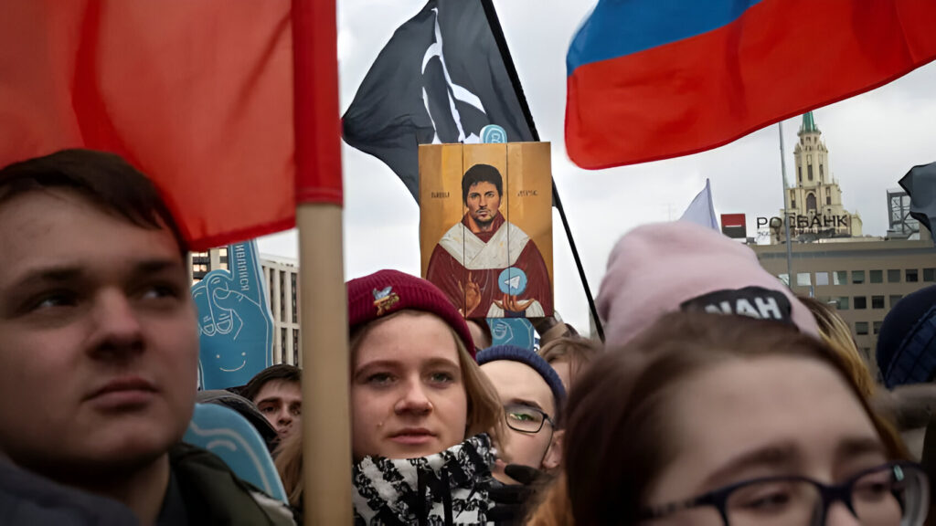 Demonstrators hold a portrait of messaging app Telegram cofounder Pavel Durov in Moscow, Russia, March 10, 2019. Photo: AP/file photo.