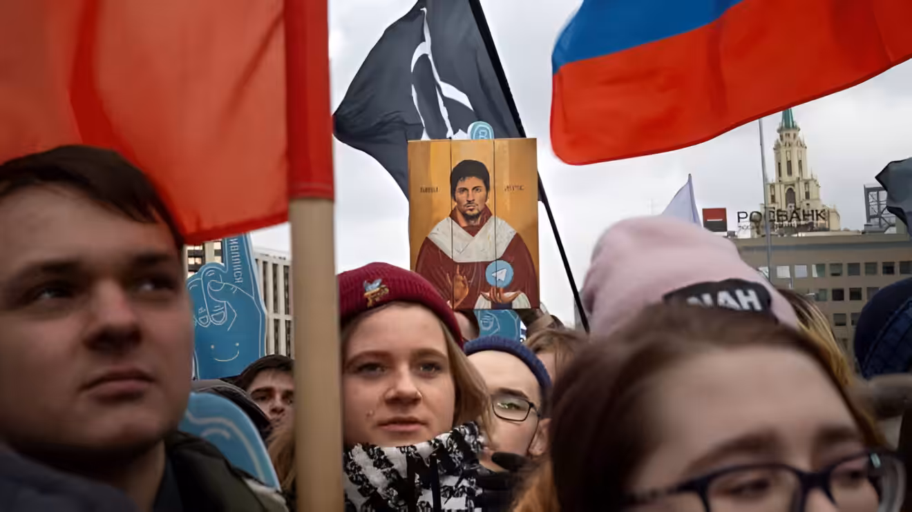 Demonstrators hold a portrait of messaging app Telegram cofounder Pavel Durov in Moscow, Russia, March 10, 2019. Photo: AP/file photo.