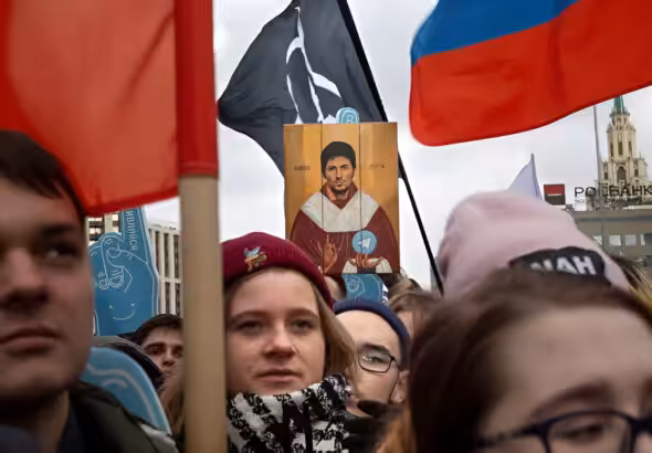 Demonstrators hold a portrait of messaging app Telegram cofounder Pavel Durov in Moscow, Russia, March 10, 2019. Photo: AP/file photo.