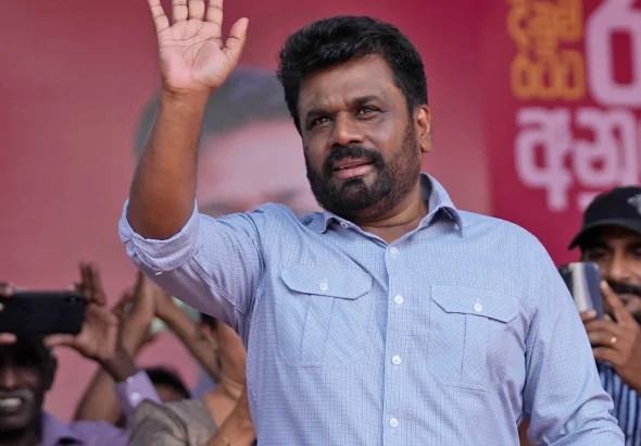 Leader and the presidential candidate of National People’s Power, Anura Kumara Dissanayake, waves to supporters during a public rally in Dehiowita, Sri Lanka, Sept. 17, 2024. Photo: AP/Eranga Jayawardena.