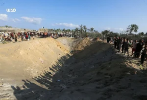 Crater formed by bombs dropped by the zionist entity's air force on the Al-Mawasi refugee camp, Khan Younis, Gaza Strip, September 10, 2024. Photo: Quds News Network.