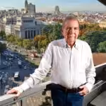 Photo composition juxtaposing a photo of the Plaza de Cibeles in Madrid with a file photo in which former far-right opposition candidate Edmundo González posed from his house in Caracas. Photo: Orinoco Tribune.