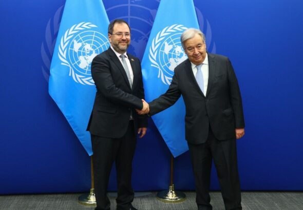 Venezuelan Foreign Minister Yván Gil (left) shaking hands with US Secretary General António Guterres (right) at the closing of the 79th UN General Assembly in New York on Saturday, September 28, 2024. Photo: IG/@yvan.gilpinto.