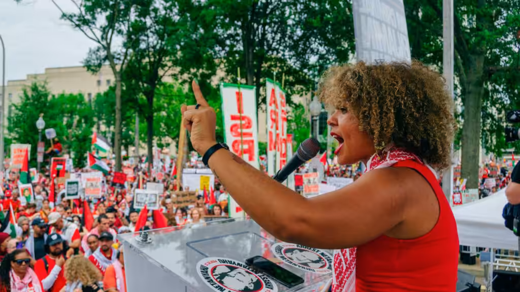PSL presidential candidate Claudia De la Cruz speaks at the rally outside the US Capitol protesting Netanyahu's visit on July 24. Photo:X/@votesocialist24.