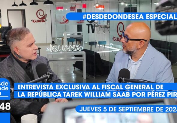 Venezuelan Attorney General Tarek William Saab (left) during an interview with Miguel Angel Perez Pirela from the La IguanaTV news outlet. Photo: Screenshot of the video interview/La IguanaTV.