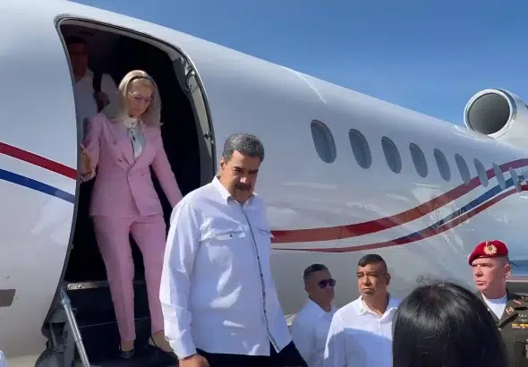 Venezuelan President Nicolás Maduro and his wife, Deputy Cilia Flores, leaving the jet Dassault Falcon 900EX belonging to the Venezuelan government fleet. Photo: RedRadioVE/file photo.