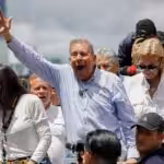 Far-right opposition former presidential candidate Edmundo Gonzalez raises his hand at a poorly attended protest against official election results declaring President Nicolás Maduro the winner of the election in Caracas, Venezuela, July 30, 2024. Photo: Cristian Hernandez/AP/file photo.
