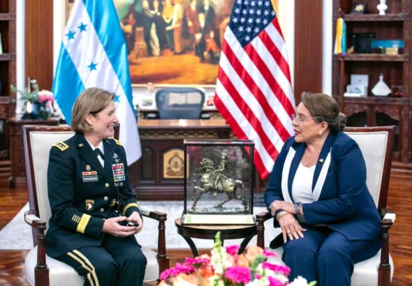 U.S. Army Gen. Laura Richardson, the commander of U.S. Southern Command (Left) and Honduras' President Xiomara Castro (Right). Photo: U.S. Southern Command.