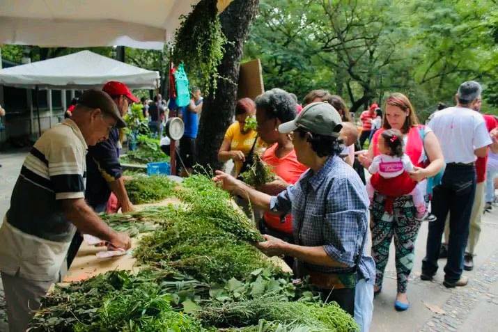 Venezuelans visiting the Conuquera Fair in Caracas. Photo: AFGJ.