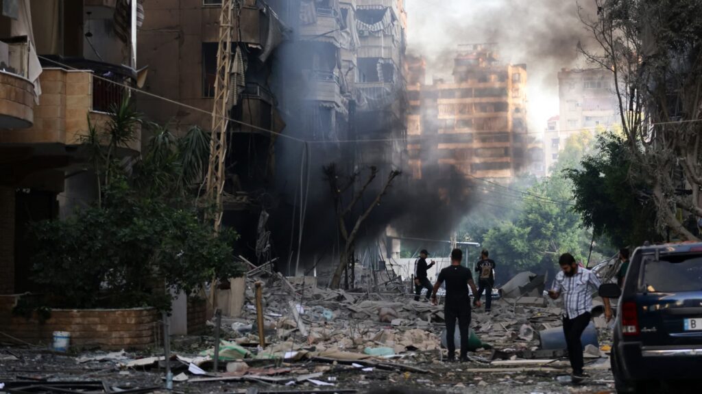 Destruction in a Beirut neighborhood caused by Zionist airstrikes. Photo: Anwar Amro/AFP/Getty Images.