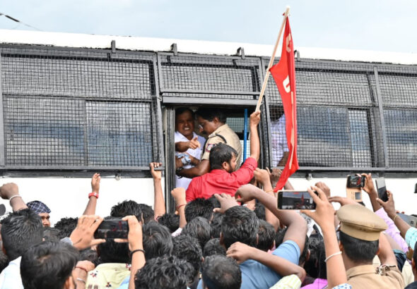 Striking Samsung India workers being arrested by the police in Chennai, Tamil Nadu, India. Photo: CPI(M) Tamil Nadu.