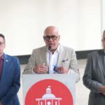 Venezuelan National Assembly President Jorge Rodríguez (center) with Deputies Luis Martínez and Roque Valero during a press conference on October 16, 2024. Photo: Wilmer Errades.