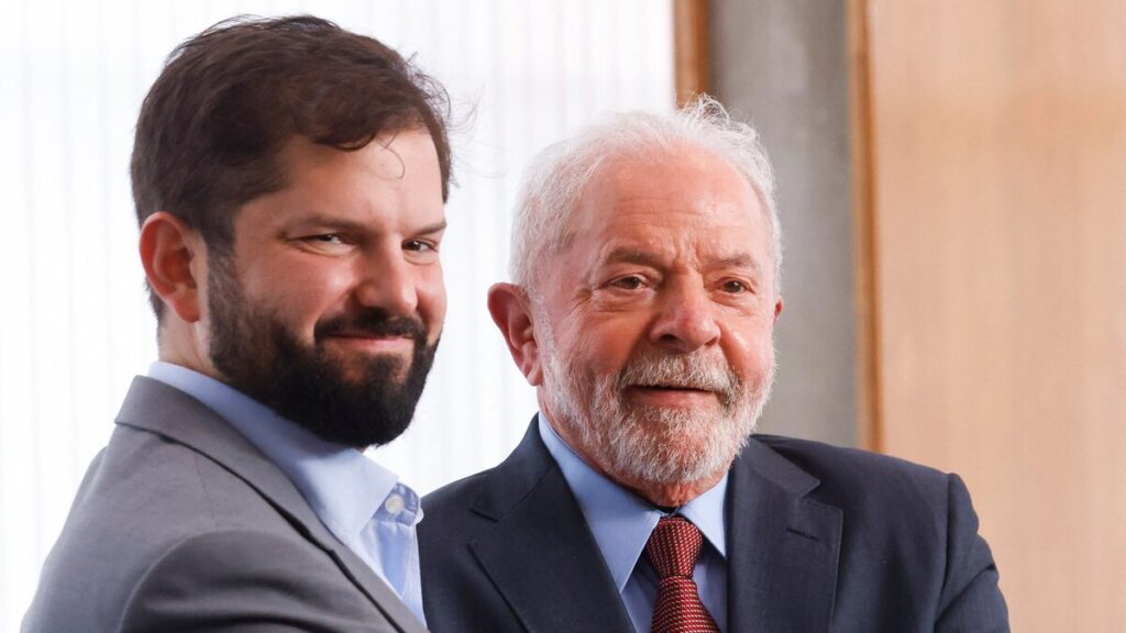 Brazilian President Lula da Silva (right) and his Chilean counterpart, Gabriel Boric, in Brasília, Brazil, 2023. Photo: Eraldo Peres/AP.