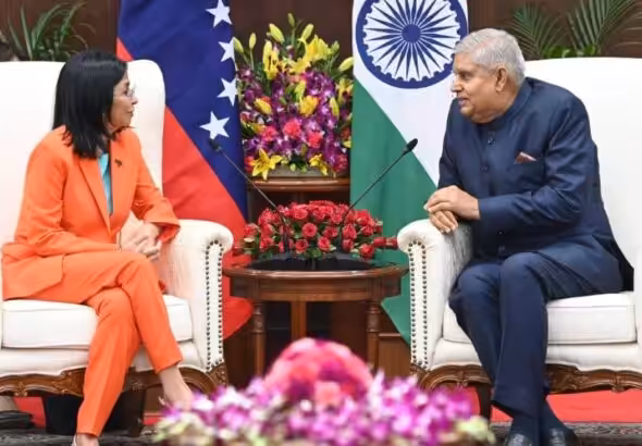 Venezuelan VP Delcy Rodríguez (left) meets with Indian Vice President Jagdeep Dhankar (right) in Delhi, India, October 25, 2024. Photo: Ministry of External Affairs of India.
