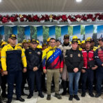 Venezuelan firefighters before traveling to Bolivia to support in fighting forest fires. Photo: IG/@josuelorca.