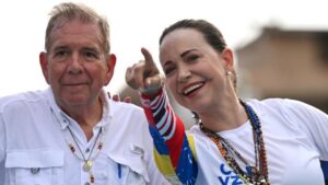 Edmundo González and María Corina Machado stand shoulder to shoulder. Photo: Misión Verdad.