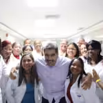 Venezuelan President Nicolas Maduro posing for a photo with medical personnel in the Ludovico Silva Diagnostic Center (CDI) in Caracas on August 14, 2024. Photo: Presidential Press/file photo.