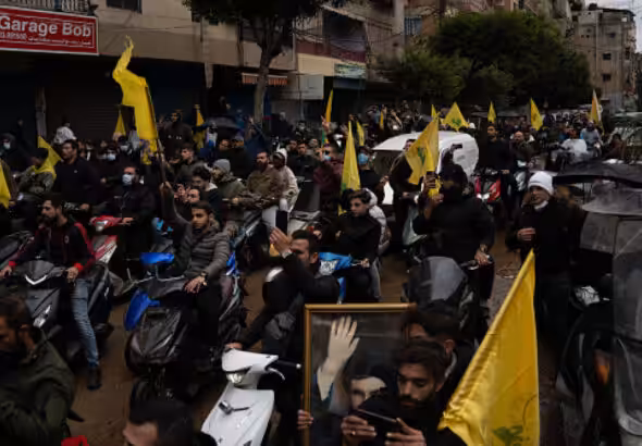 Lebanese people, displaced by Israeli attacks, return to their homes after a ceasefire agreement in Dahieh region of Beirut, Lebanon on November 27, 2024. Photo: Anagha Subhash Nair/Anadolu Agency.