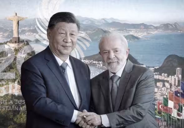 Photo composition showing Chinese President XI Jinping (left) shaking hands with his Brazil counterpart Luiz Inácio Lula da Silva with a Rio de Janeiro postcard and the G20 countries flags in the background. Photo: The Cradle.