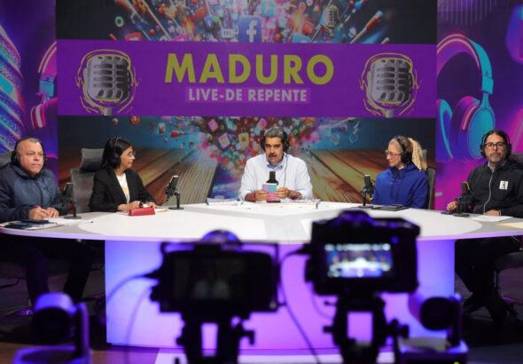 Venezuelan President Nicolás Maduro during the transmission of his podcast "Maduro Live de Repente." Photo: Presidential Press.