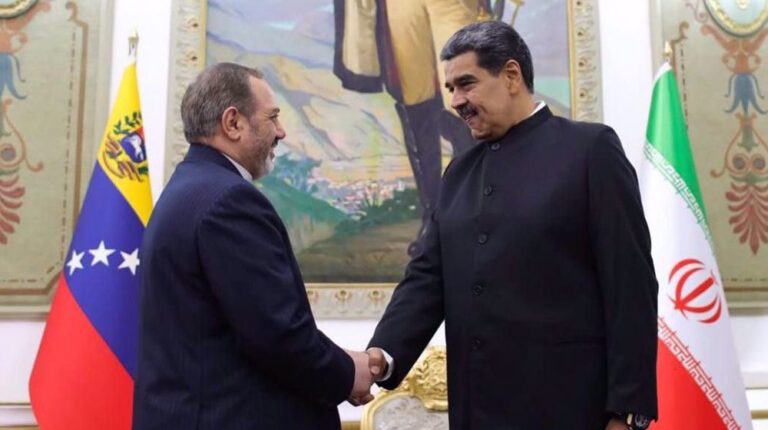 Iran's Defense Minister Brigadier General Aziz Nasirzadeh (Left) shakes hands with Venezuelan President Nicolas Maduro in Caracas on November 21, 2024. Photo: X