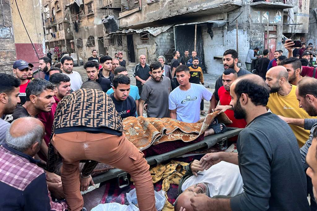 People who were injured during Zionist bombardment on Beit Lahia, in the northern Gaza Strip. Photo: AFP