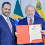 Venezuelan ambassador to Brazil, Manuel Vadell, presents his credentials to Brazilian President Luiz Inácio Lula da Silva, in Brasilia, May 2023. Photo: Presidency of Brazil.