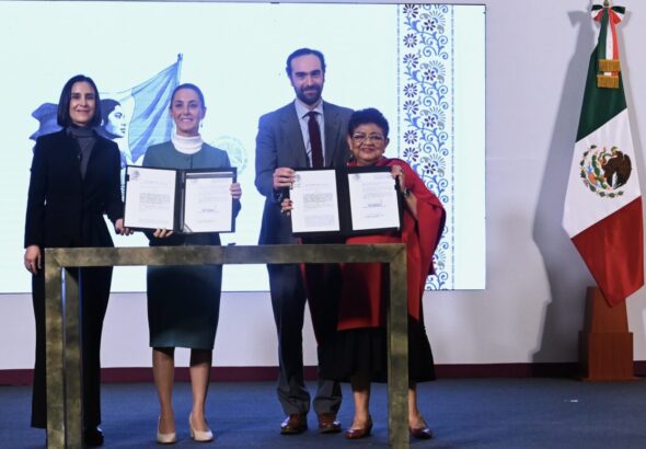 Mexican President Claudia Sheinbaum presenting the decrees to de-privatize PEMEX and CFE. Photo: Presidencia MX.