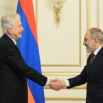 Armenian Prime Minister Nikol Pashinyan Greets CIA Director William Burns, Yerevan, July 15, 2022. Photo: X/@armgov.
