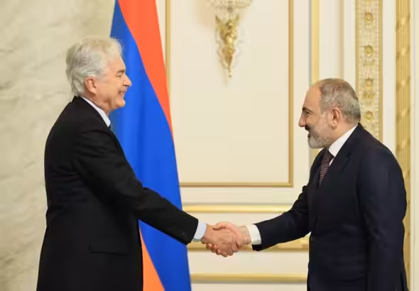 Armenian Prime Minister Nikol Pashinyan Greets CIA Director William Burns, Yerevan, July 15, 2022. Photo: X/@armgov.