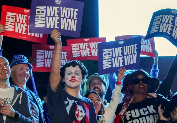 Attendees hold up signs during a campaign rally with Democratic presidential nominee and US Vice President Kamala Harris in Las Vegas, Nevada, October 31, 2024. Photo: Ethan Miller/Getty Images/AFP.
