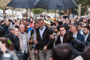 The King of Spain, Felipe VI, during a photo op in Valencia that resulted in residents throwing mud and objects at him and Queen Letizia on Sunday, November 3, 2024. Photo: EP/Carlos Luján.